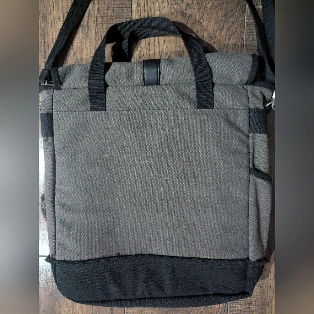FIELD & CO Hudson Canvas Travel Backpack  Raw Hemlines i4cp Logo Black & Gray